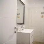 Modern Getaway For Two Διαμέρισμα
