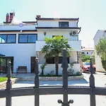 Modern Getaway For Two Διαμέρισμα Ρόβινι