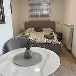 Διαμέρισμα Modern Getaway For Two Ρόβινι