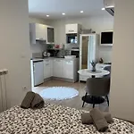 Διαμέρισμα Modern Getaway For Two Ρόβινι
