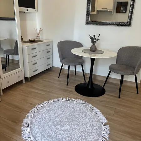 Διαμέρισμα Modern Getaway For Two *