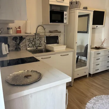 Modern Getaway For Two * 罗维尼