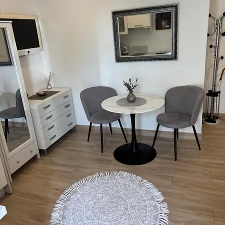 Διαμέρισμα Modern Getaway For Two