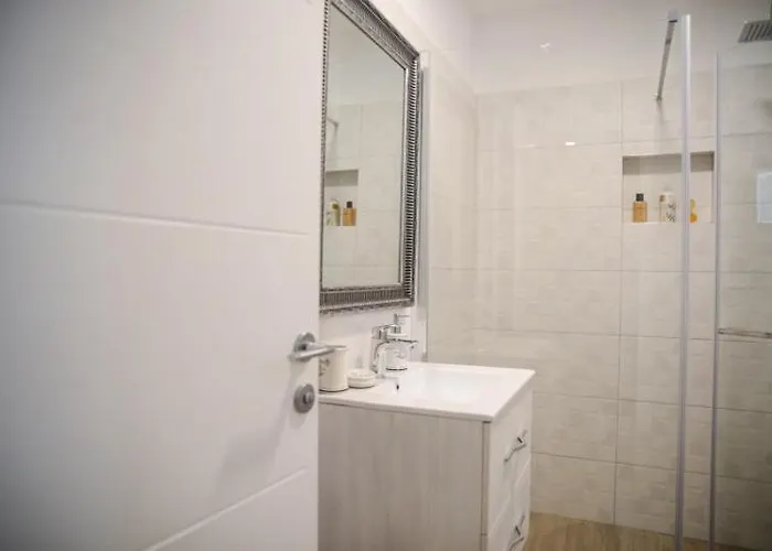 Modern Getaway For Two Apartamento