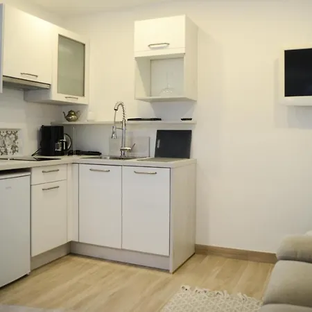 Modern Getaway For Two Apartment