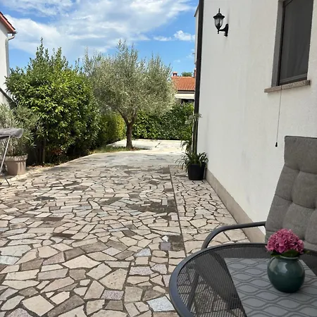 Modern Getaway For Two Apartament